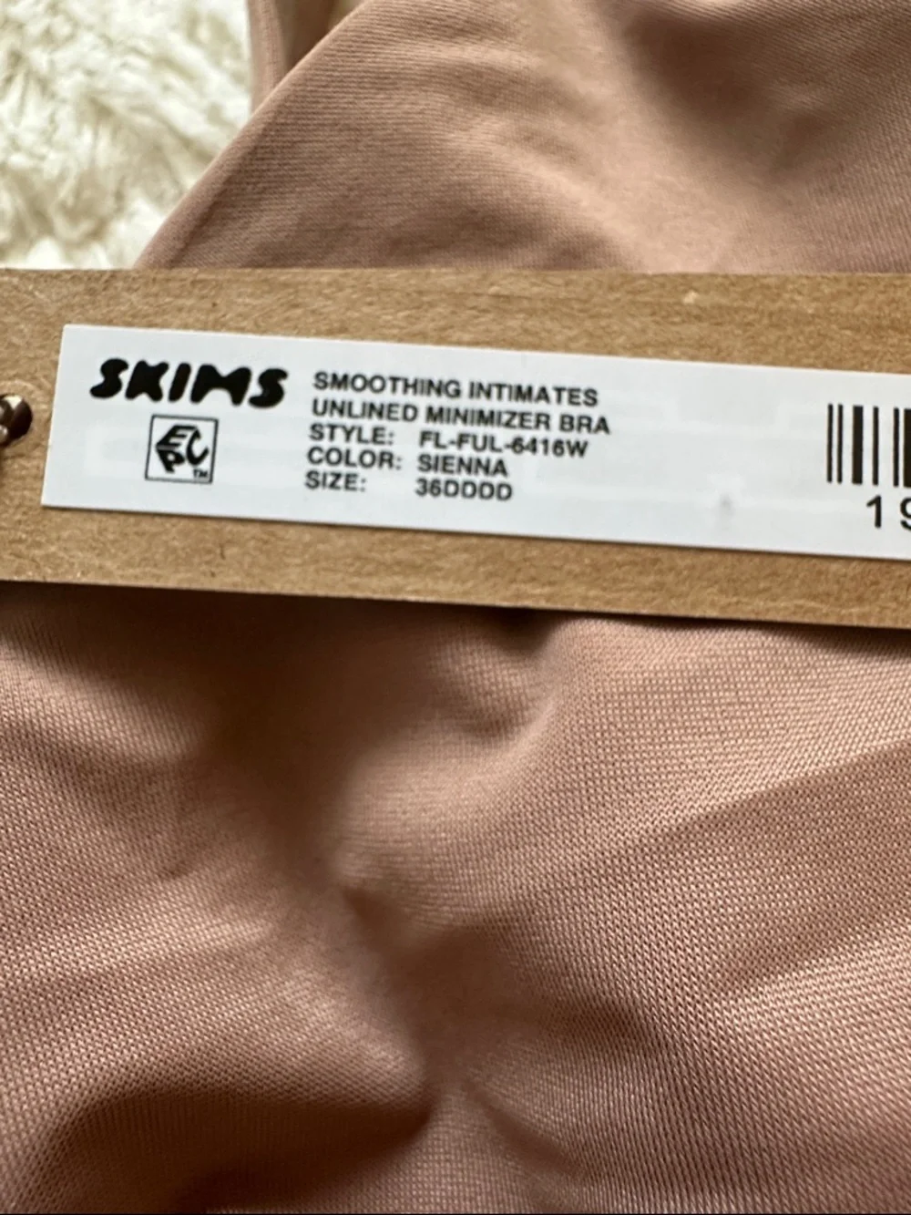 SKIMS Seamless Minimizer Underwire Bra in Sienna - Picture 3 of 4